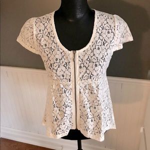 BNWT “Mystree” Gorgeous Lace Top
